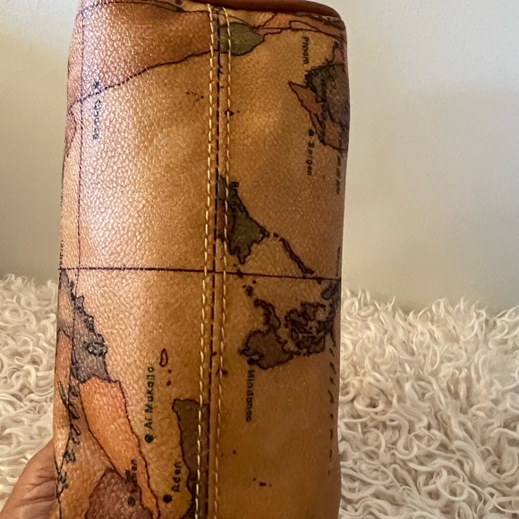 Alviero Martini sling or handbag - Picture 6 of 13